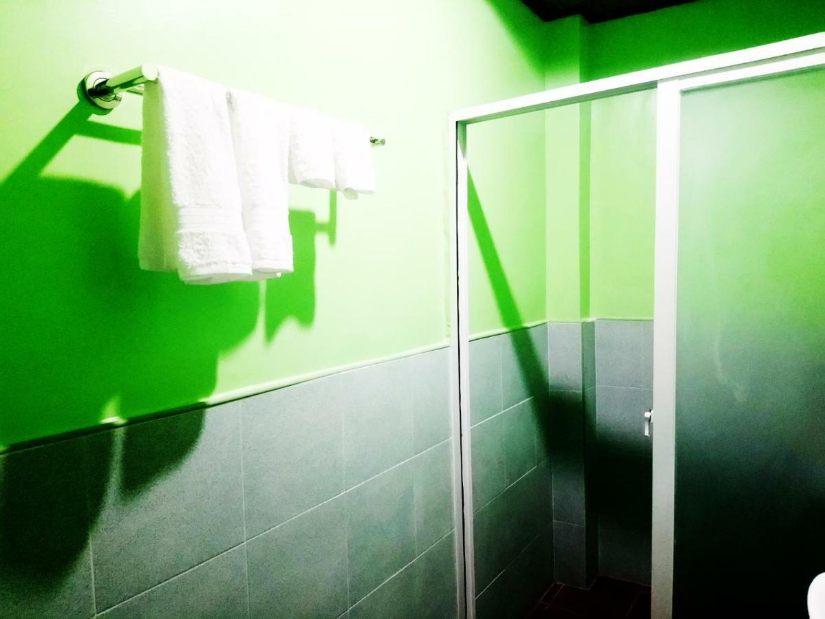 In-N-Out Hostel Siquijor Eksteriør bilde